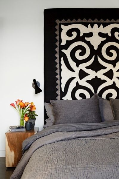 Изголовье кровати декорированное фетром