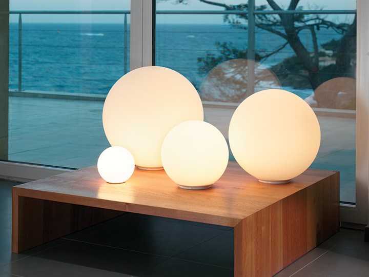 Настольный светильник ARTEMIDE ITALIA Настольный светильник ARTEMIDE ITALIA