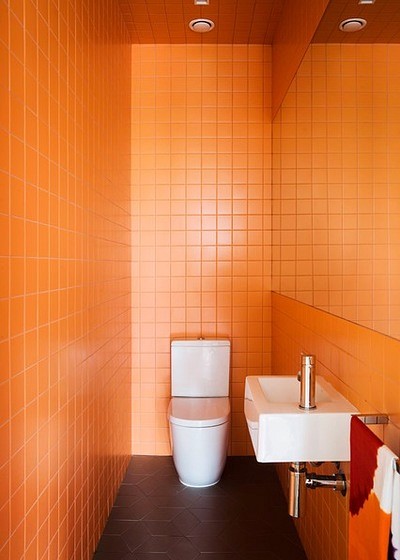 Як оформити інтер'єр ванної кімнати в один колір