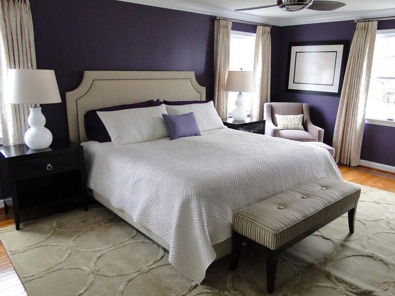 Фіолетовий колір в інтер'єрі спальні