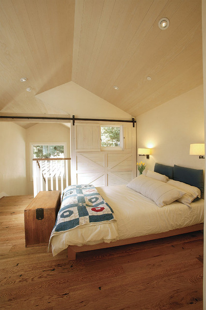 Интерьер спальни в деревенском стиле