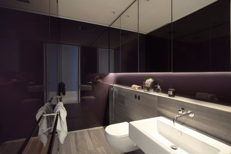 Оттенки фиолетового в ванной